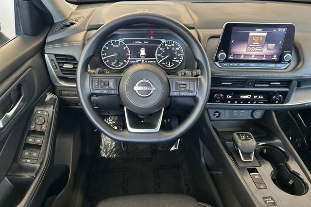Used 2024 Nissan Rogue SV FWD image 16
