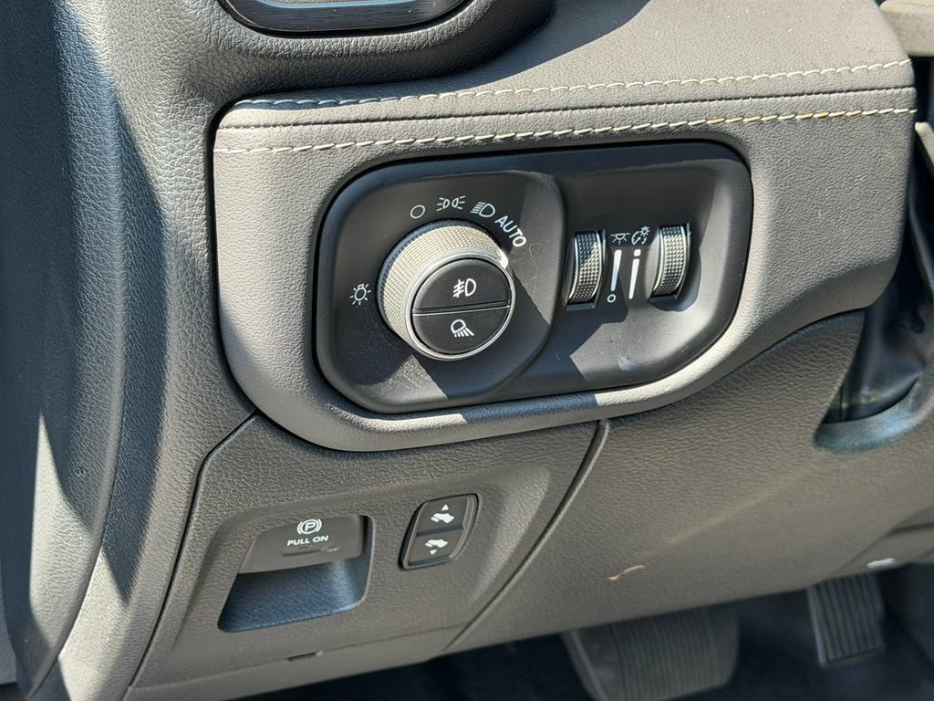 Used 2024 RAM 1500 Limited AWD/4WD image 32