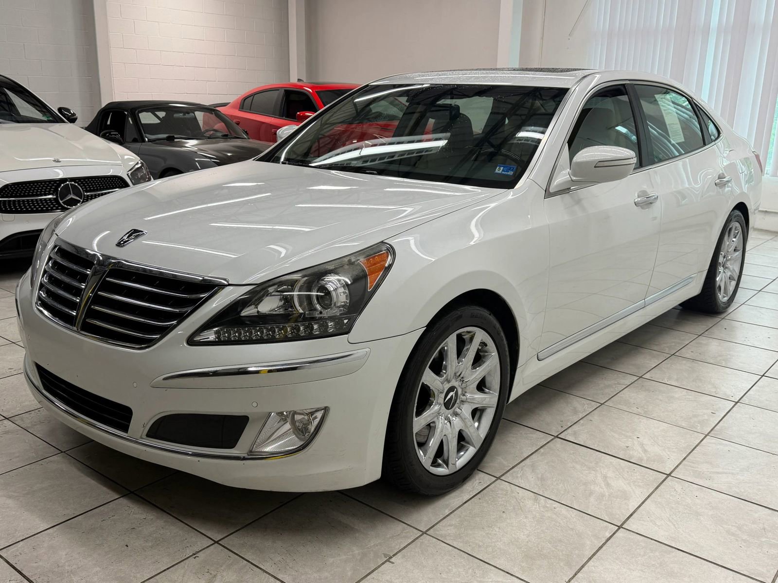 Used 2012 Hyundai Equus Signature RWD image 3