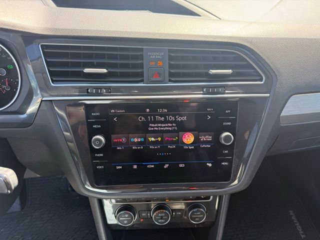 Used 2021 Volkswagen Tiguan SE w/ Panoramic Sunroof Package AWD/4WD image 16