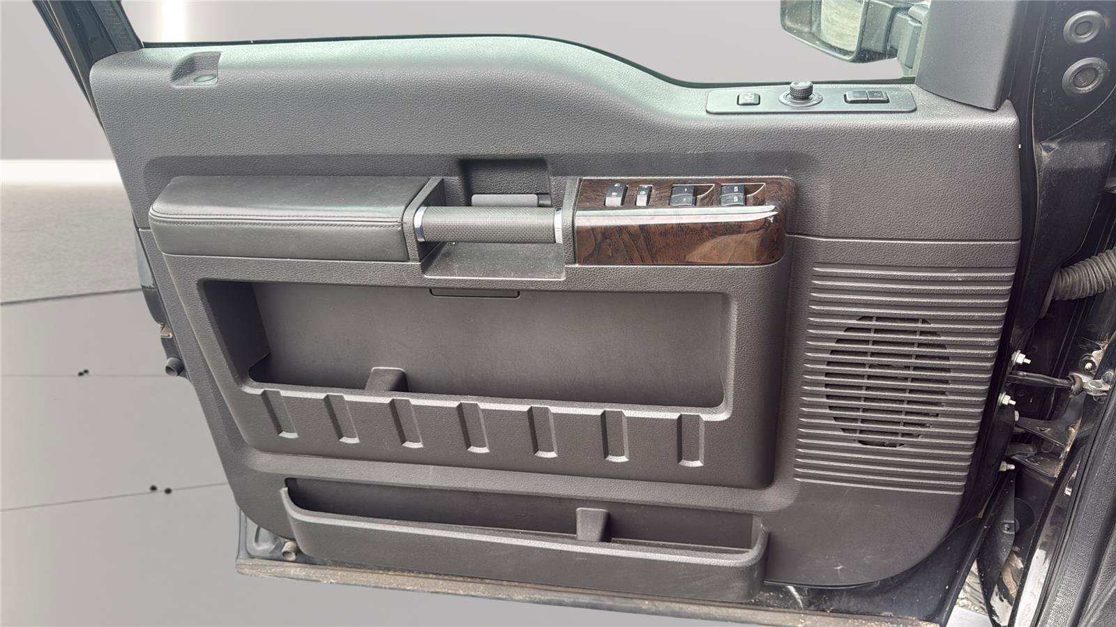 Used 2015 Ford F250 Platinum w/ FX4 Off-Road Package AWD/4WD image 28