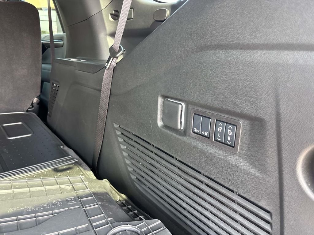 Used 2026 Chevrolet Tahoe Z71 w/ Comfort Package AWD/4WD image 20