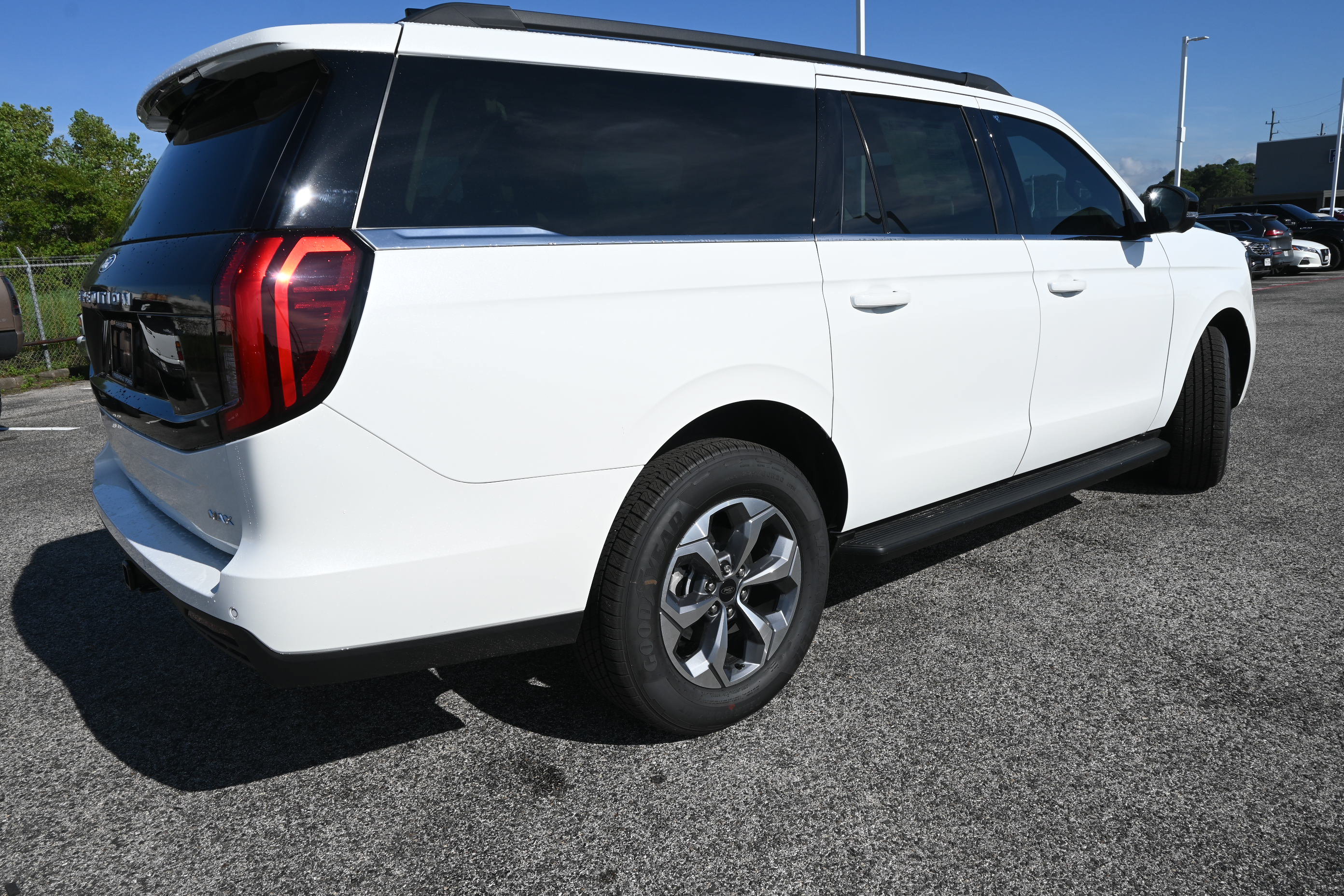 New 2027 Ford Expedition Max Active RWD image 3