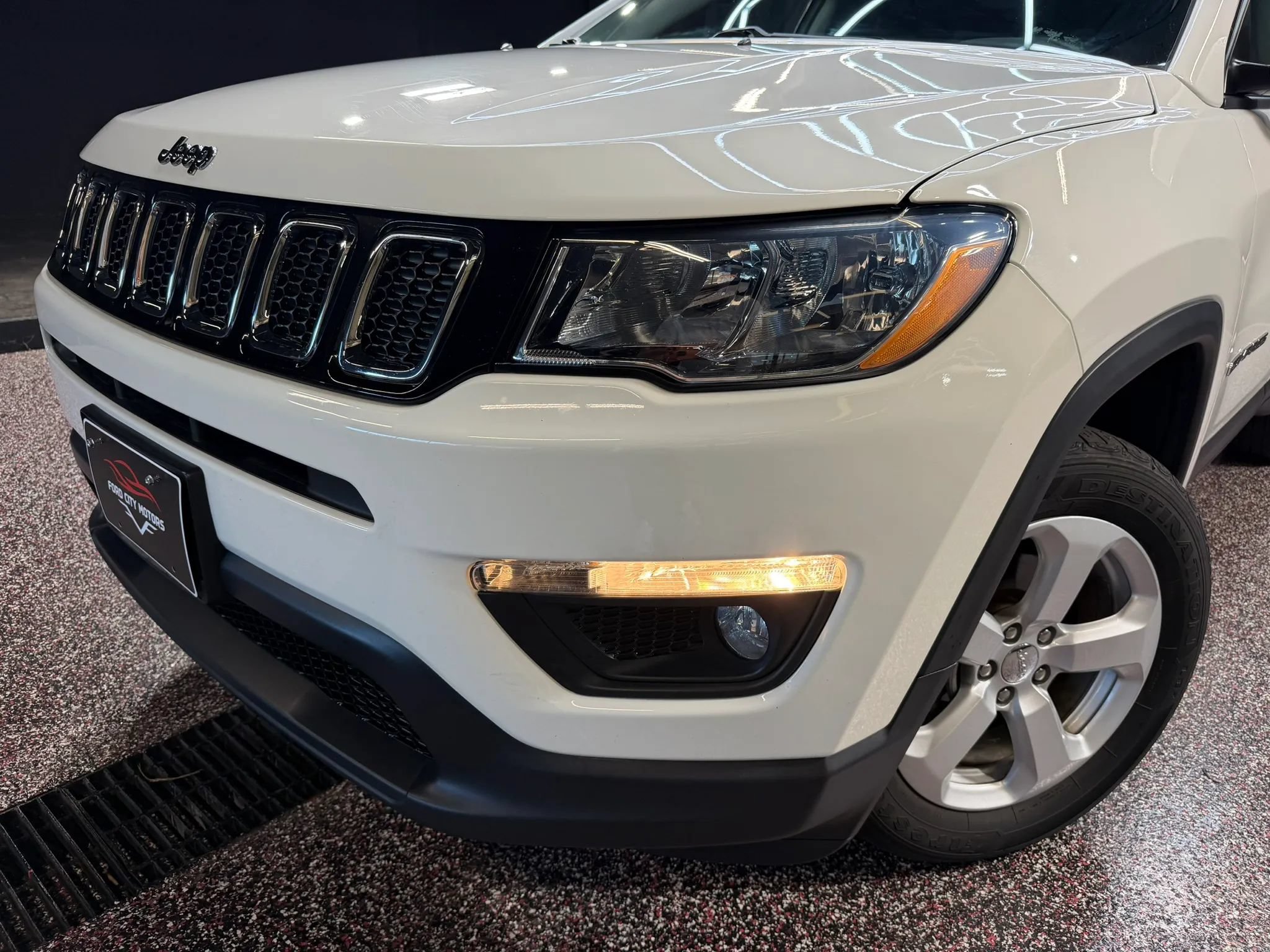 Used 2019 Jeep Compass Latitude w/ Cold Weather Group AWD/4WD image 39