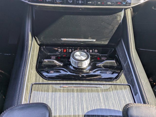 Used 2022 Jeep Wagoneer Series III w/ Premium Group I AWD/4WD image 17