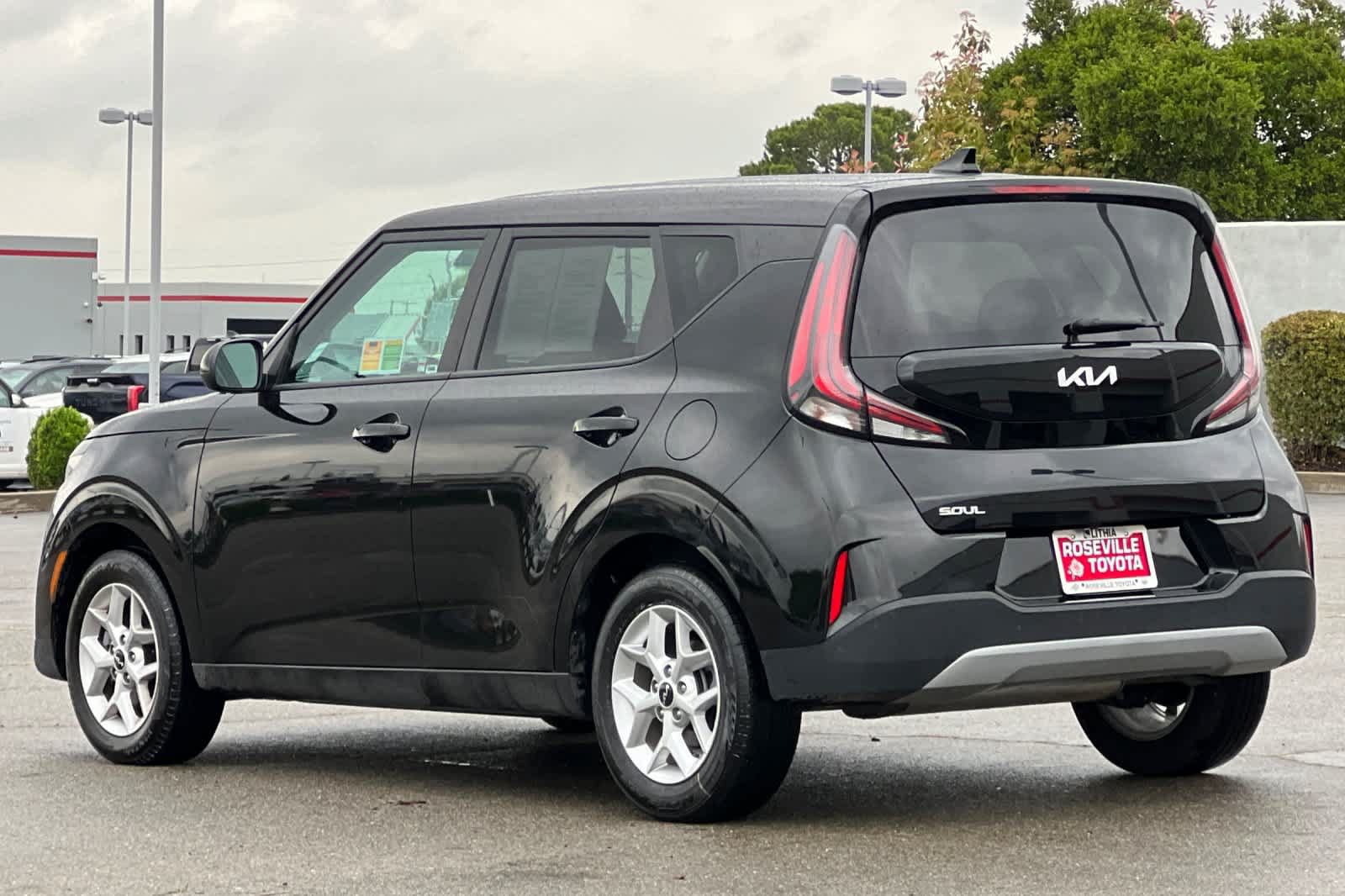 Used 2025 Kia Soul LX w/ LX Technology Package FWD image 7