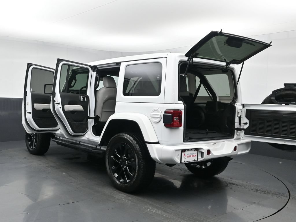 Used 2022 Jeep Wrangler Unlimited Sahara AWD/4WD image 33