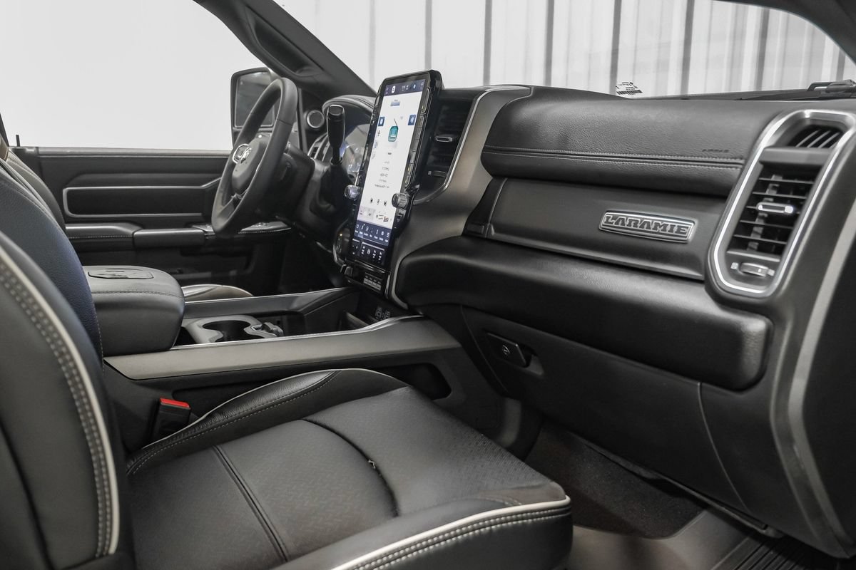Used 2025 RAM 2500 Laramie AWD/4WD image 12