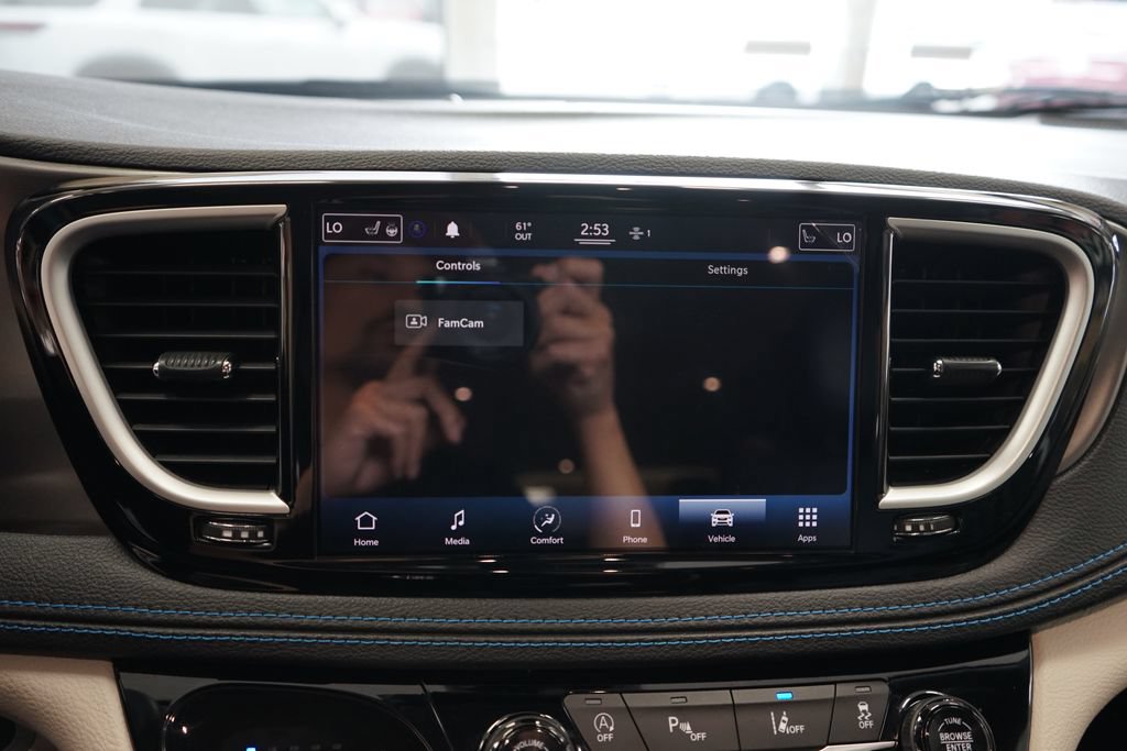 Used 2021 Chrysler Pacifica Touring-L w/ Uconnect Theater Family Group AWD/4WD image 38
