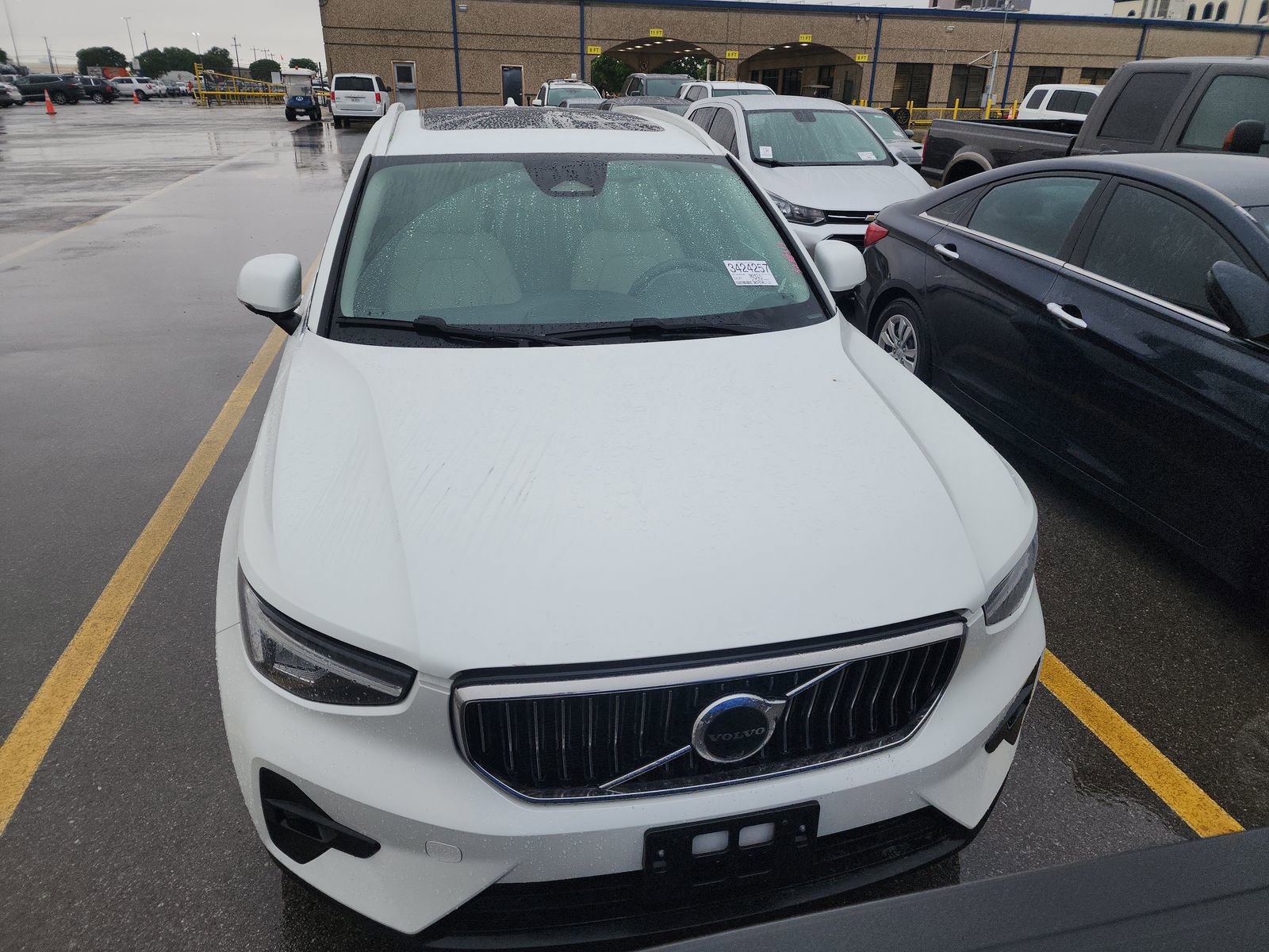 Used 2023 Volvo XC40 B4 Plus w/ Driver Assist Package FWD video 2