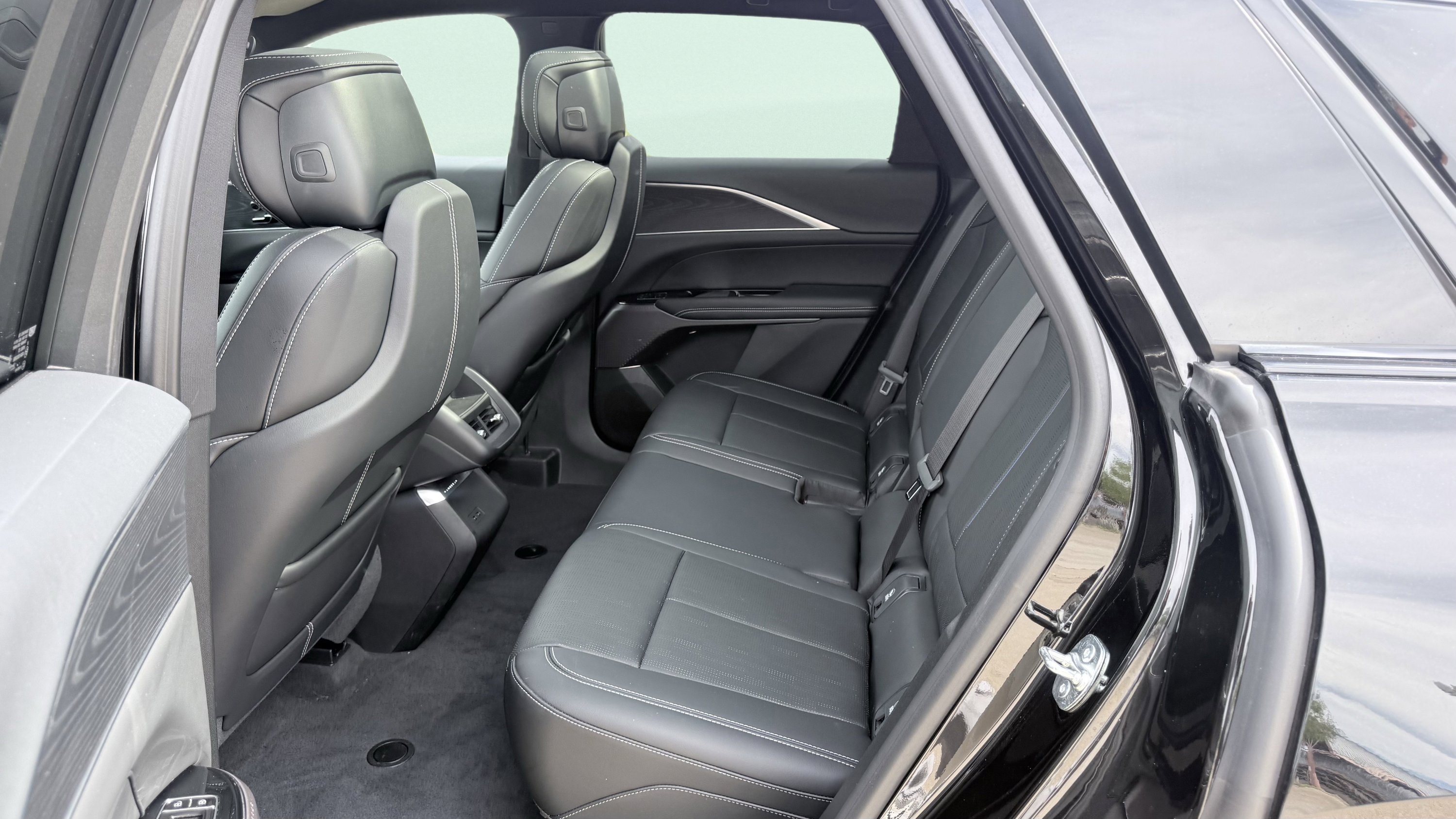 Used 2025 Cadillac Lyriq Luxury AWD/4WD image 31