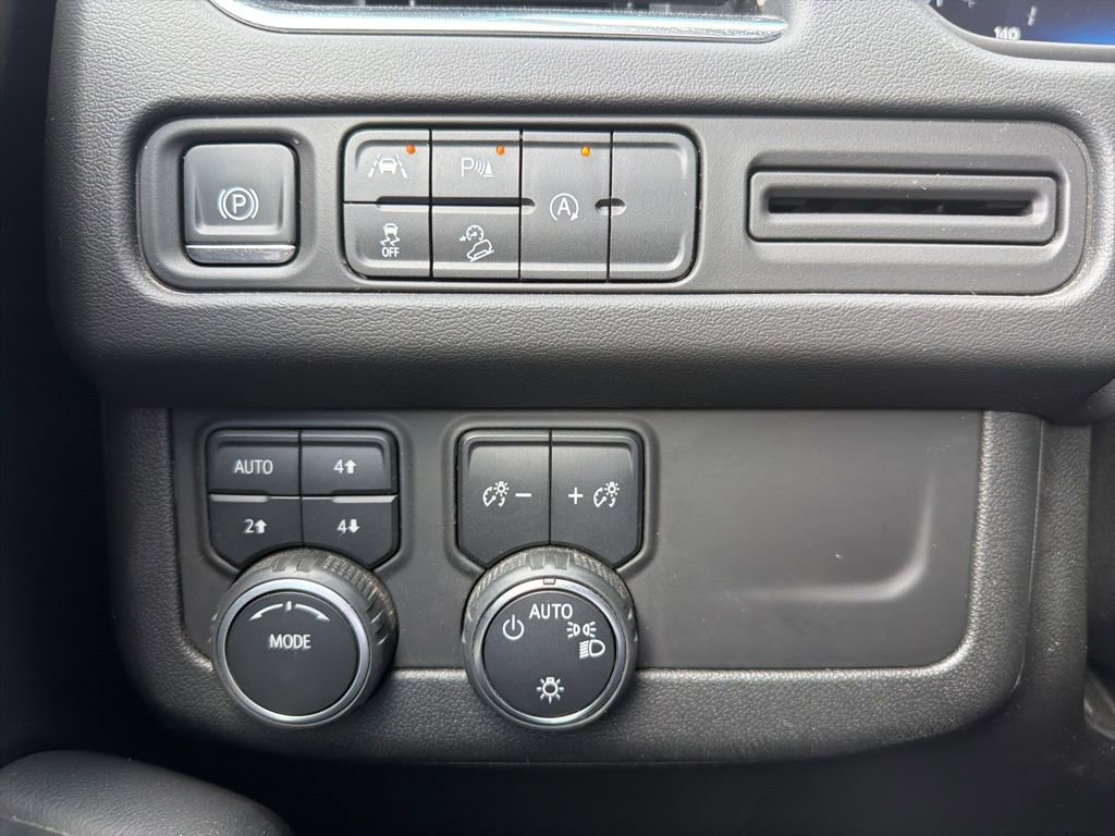 Used 2023 Chevrolet Suburban Premier AWD/4WD image 19