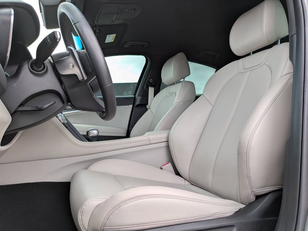 Used 2023 Genesis G70 2.0T image 13