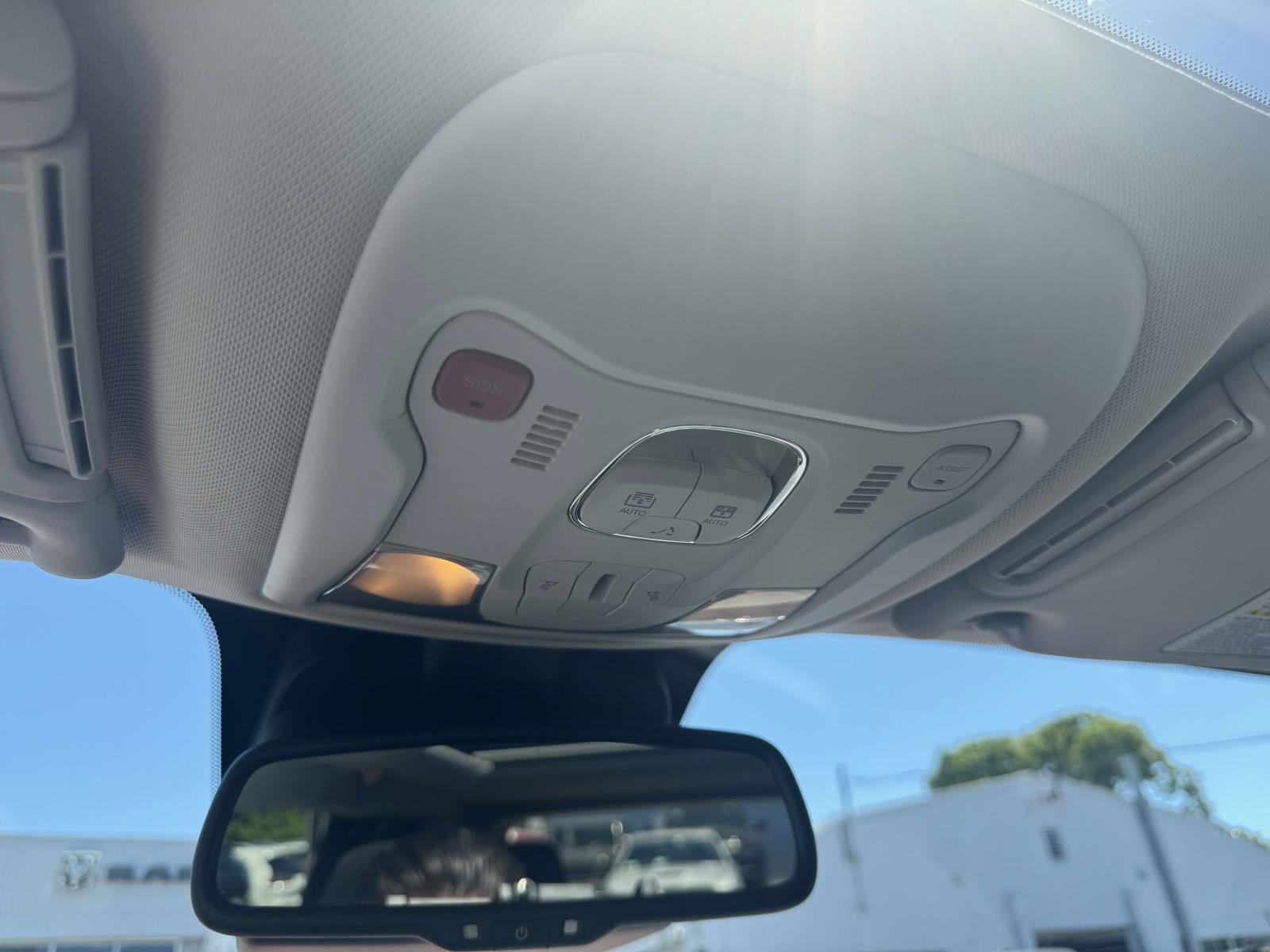 Certified 2023 Jeep Renegade Latitude w/ Sun/Sound Group AWD/4WD image 28