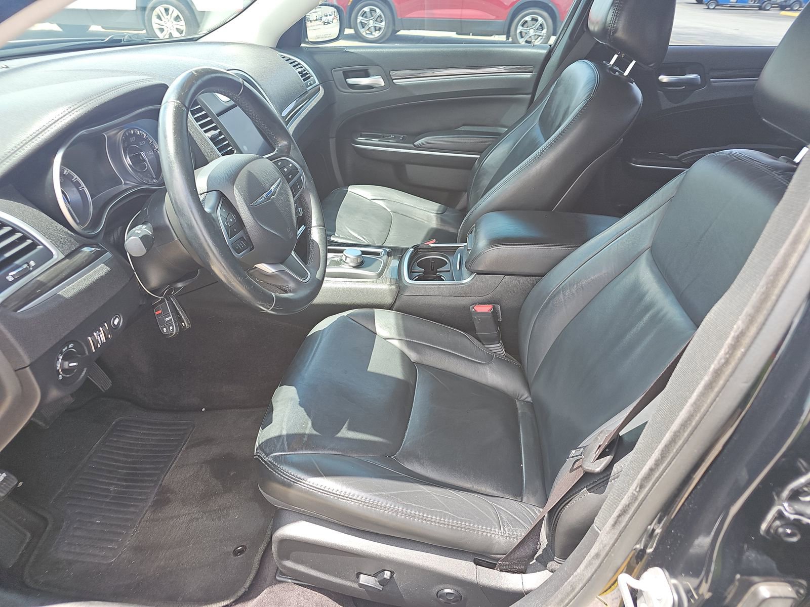 Used 2018 Chrysler 300 Touring L RWD image 11