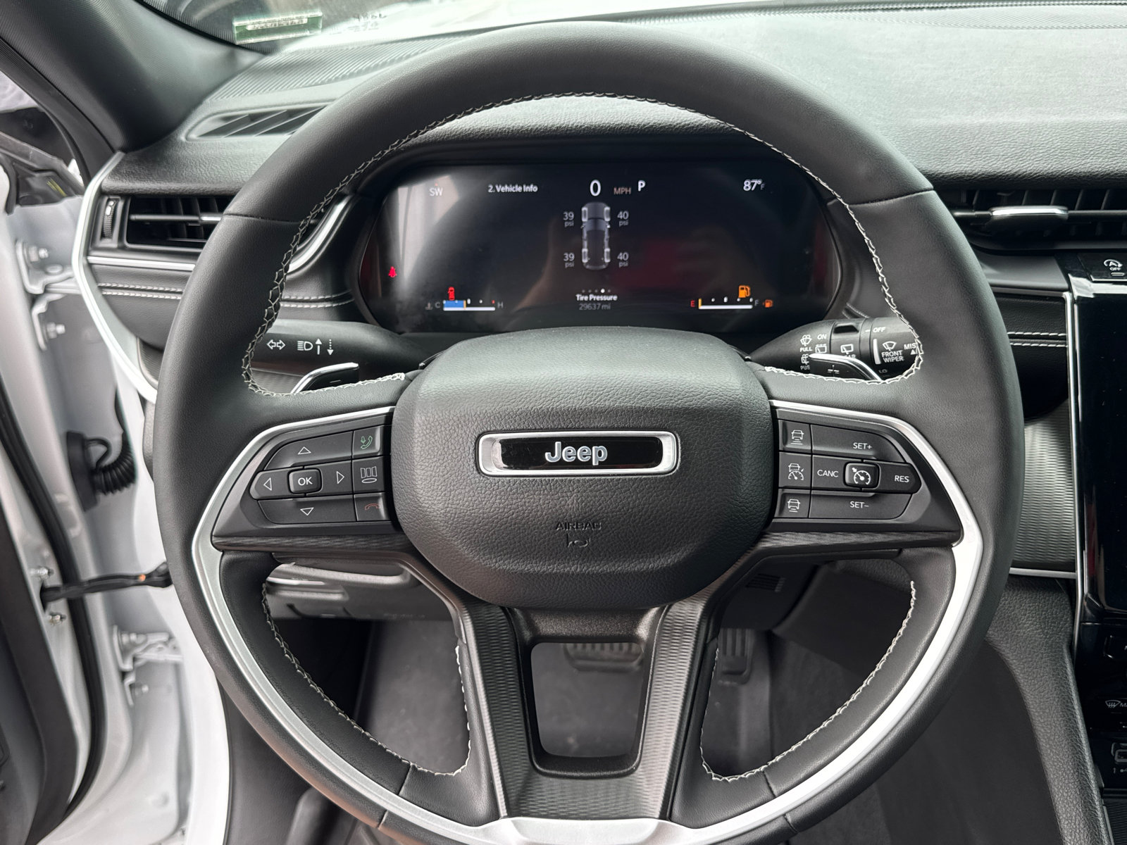 Used 2024 Jeep Grand Cherokee Altitude AWD/4WD image 14