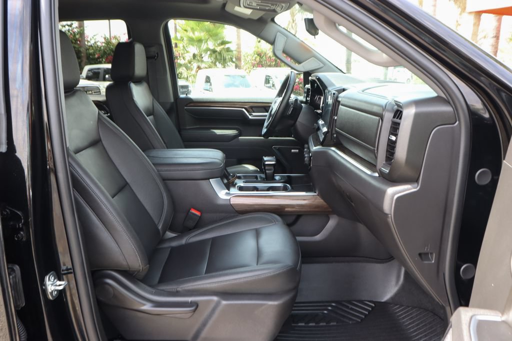 Used 2026 Chevrolet Silverado 1500 LT Trail Boss w/ LT Trail Boss Premium Package AWD/4WD image 40