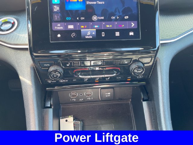 Used 2025 Jeep Grand Cherokee Altitude AWD/4WD image 16