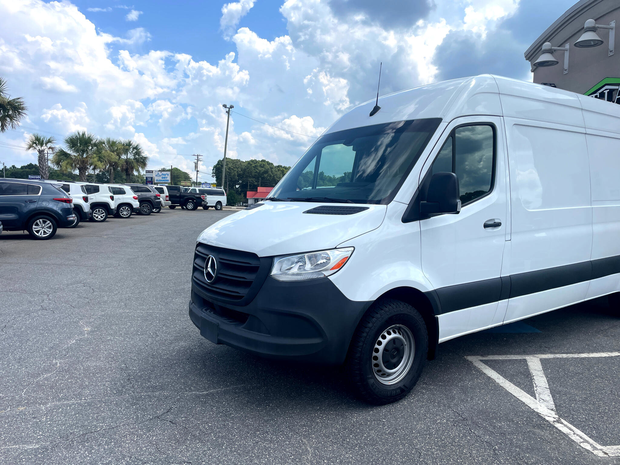 Used 2023 Mercedes-Benz Sprinter 2500 image 3