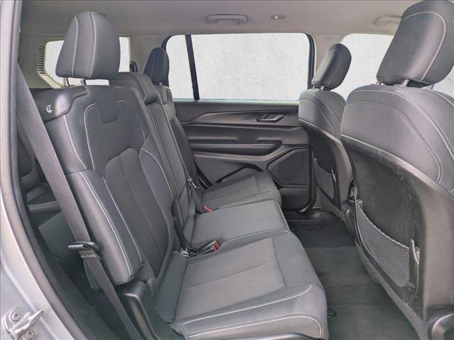 Used 2023 Jeep Grand Cherokee L Laredo image 19