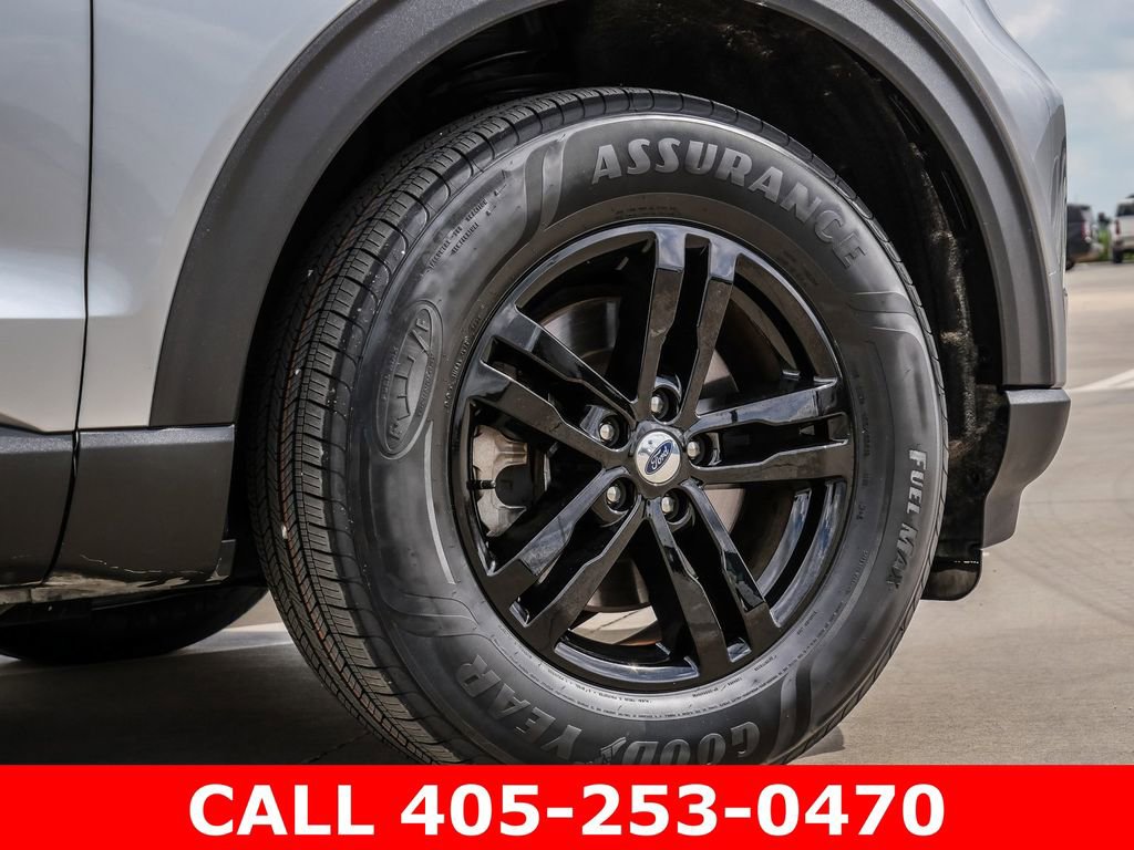 Used 2023 Ford Explorer XLT w/ Equipment Group 202A AWD/4WD image 9