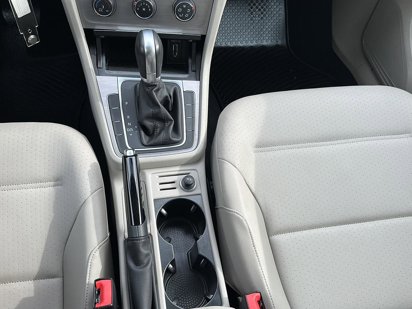 Used 2015 Volkswagen Golf SE FWD image 30