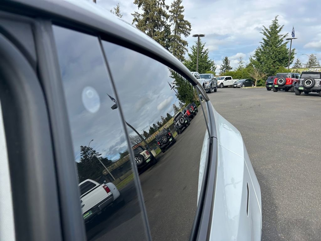 Used 2021 Tesla Model Y Long Range AWD/4WD image 32