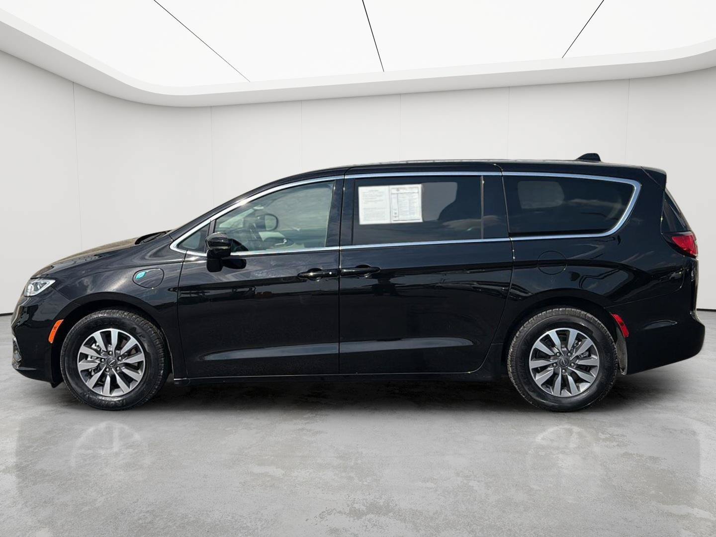 Used 2024 Chrysler Pacifica Limited FWD image 37