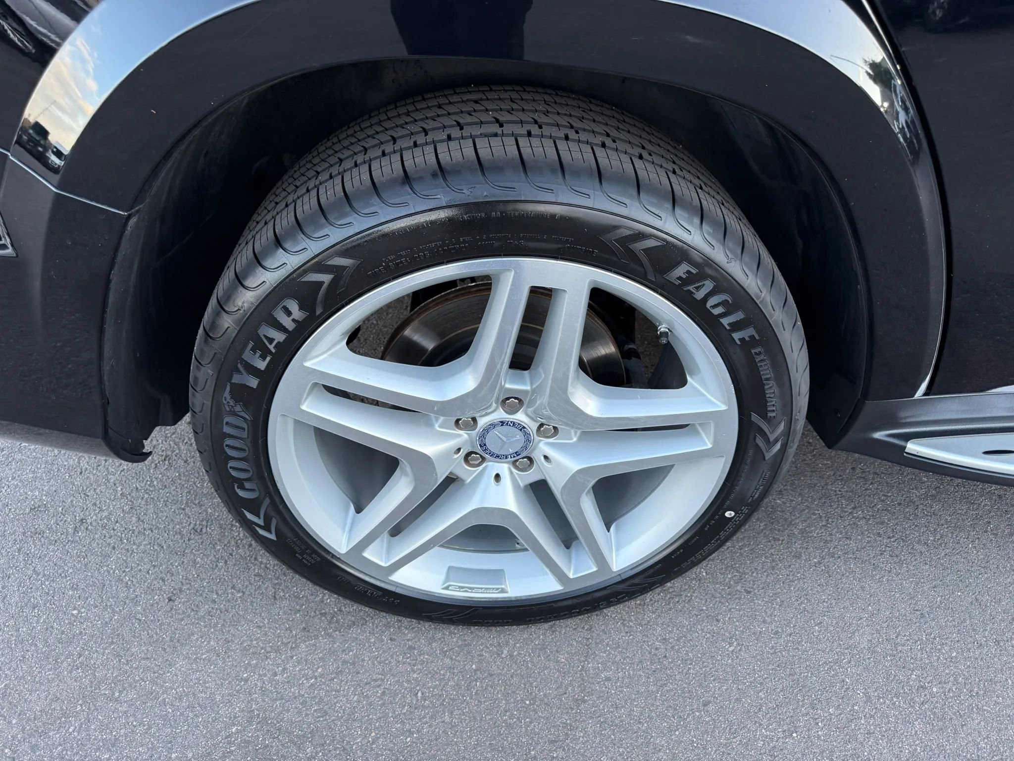 Used 2015 Mercedes-Benz GL 550 4MATIC image 45