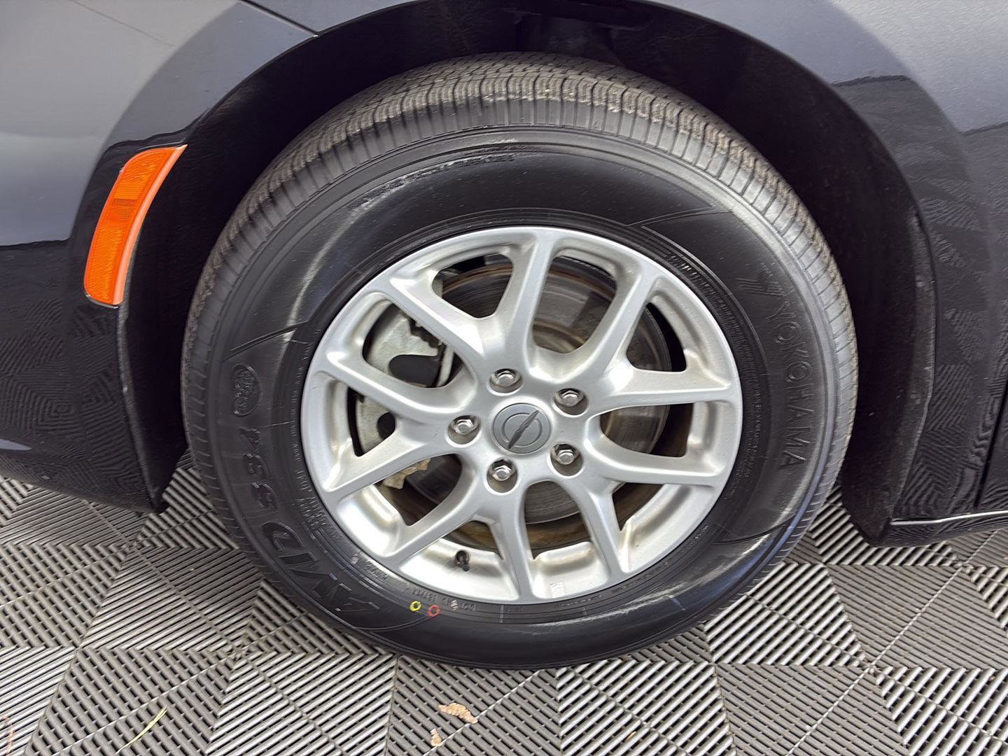 Used 2024 Chrysler Pacifica Touring-L image 14