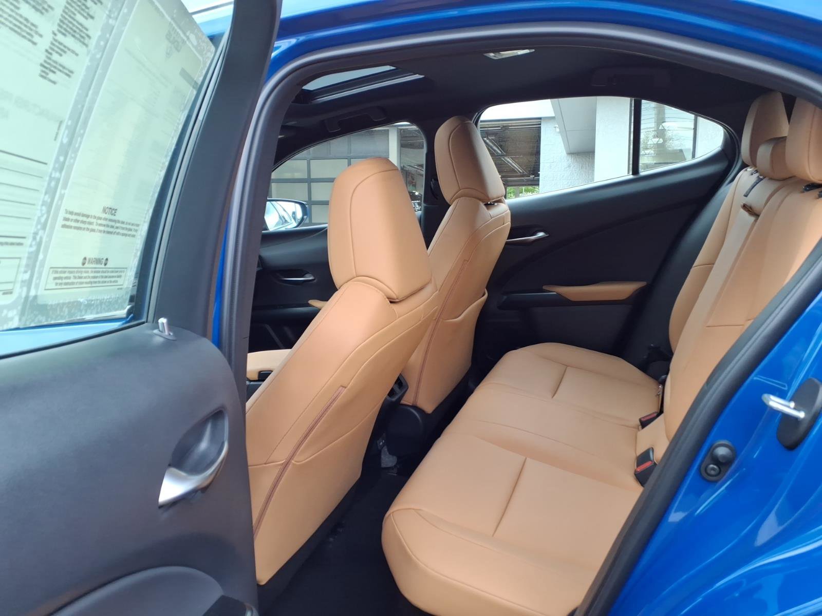 Certified 2025 Lexus UX 300h AWD w/ Accessory Package (Z1) image 18