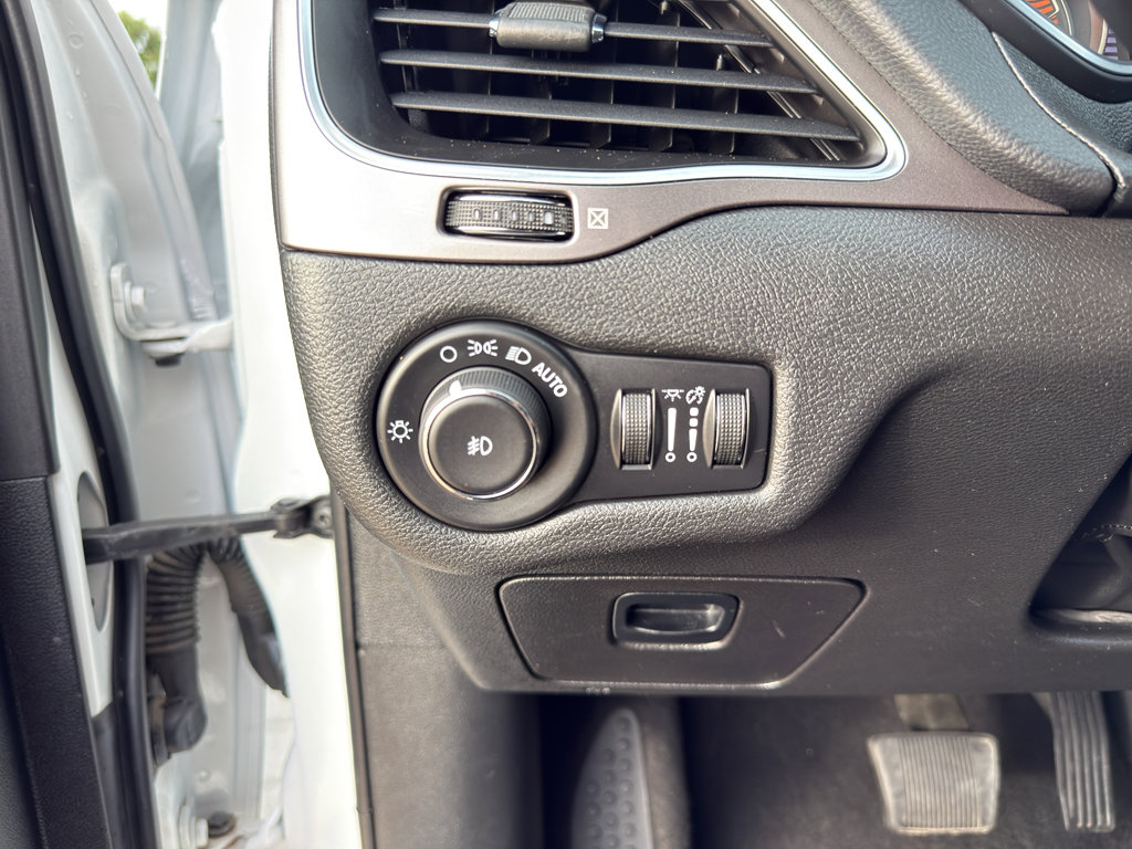 Used 2020 Jeep Cherokee Latitude Plus image 15