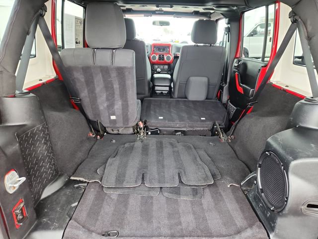 Used 2012 Jeep Wrangler Unlimited Sahara image 32