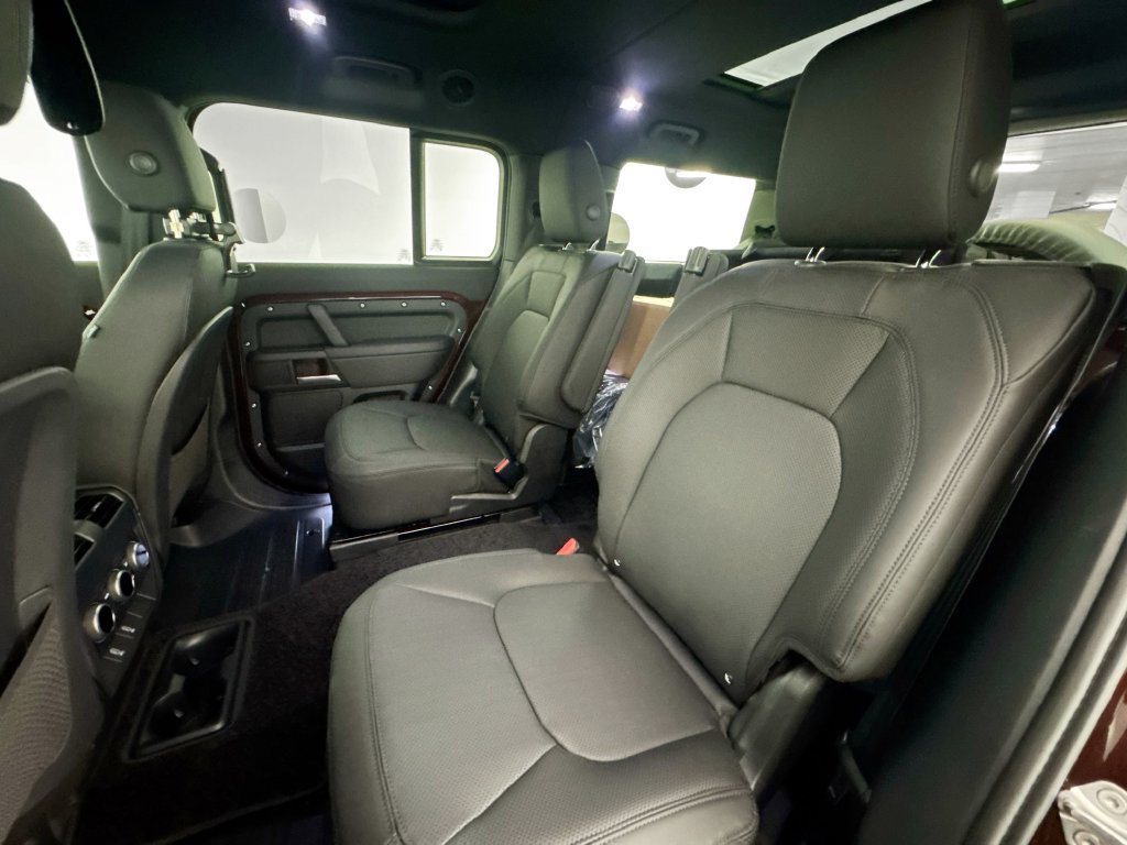 New 2026 Land Rover Defender 130 X-Dynamic SE AWD/4WD image 25