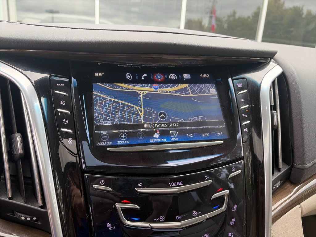 Used 2020 Cadillac Escalade Premium Luxury AWD/4WD image 25