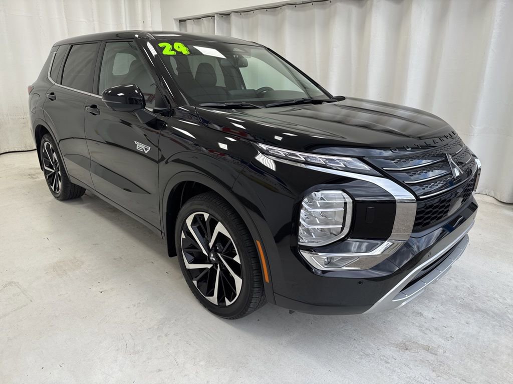 Used 2024 Mitsubishi Outlander SE image 3