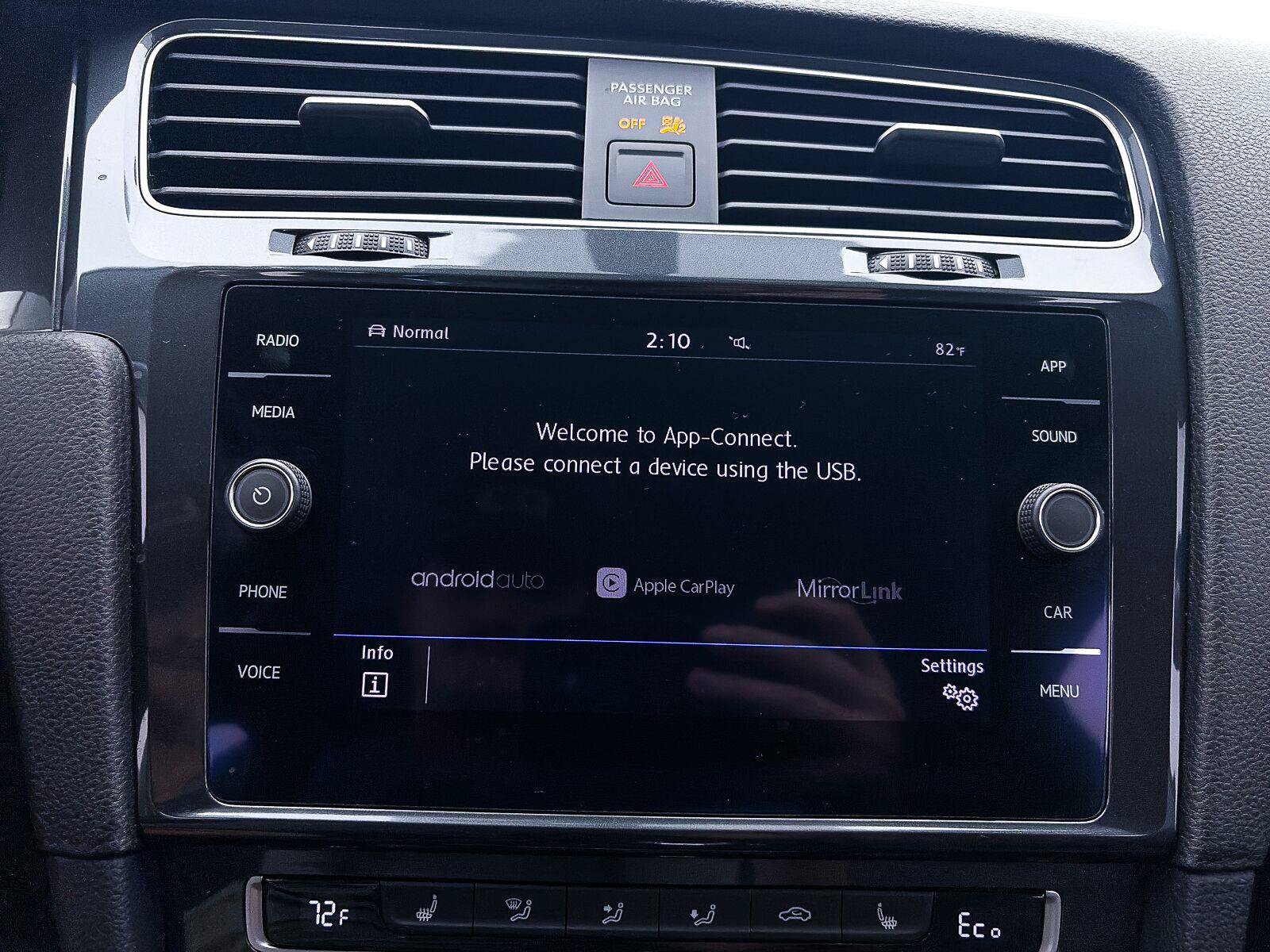 Used 2019 Volkswagen e-Golf SE w/ Driver Assistance Package FWD image 22