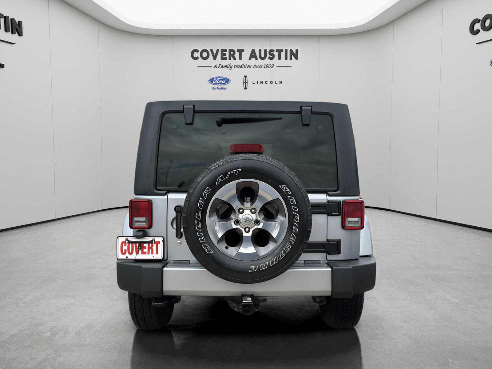 Used 2018 Jeep Wrangler Unlimited Sahara image 4