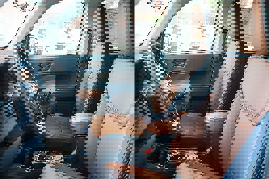 New 2024 Ford Maverick Lariat w/ 4K Tow Package image 17