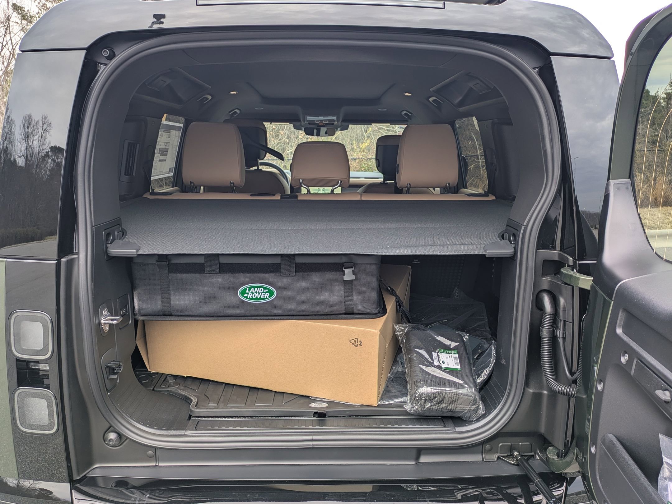 New 2026 Land Rover Defender 110 X-Dynamic SE image 27