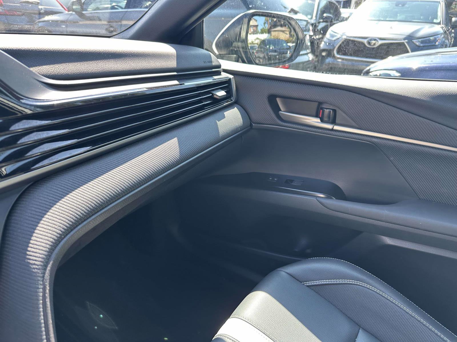 Used 2025 Toyota Camry SE image 27