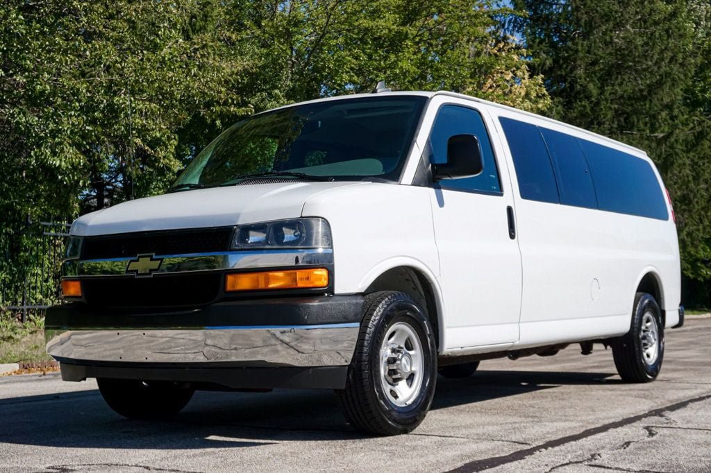Used 2017 Chevrolet Express 3500 LT w/ LT Preferred Equipment Group RWD image 3