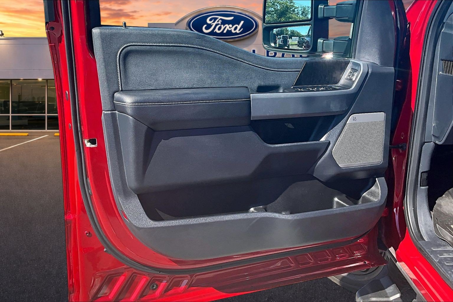Used 2023 Ford F250 Lariat w/ Lariat Ultimate Package AWD/4WD image 24