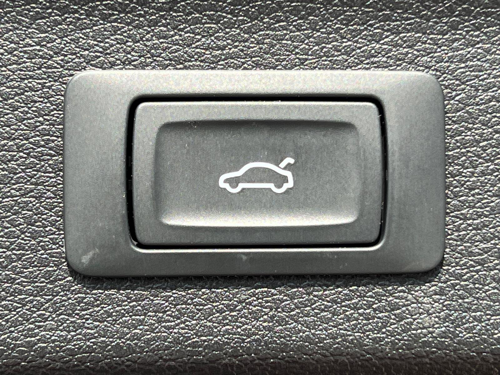 Certified 2025 Audi Q3 2.0T Premium w/ Black Optic Sport Package image 19