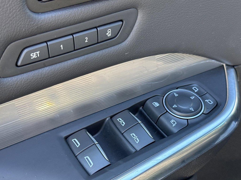 Certified 2025 Cadillac XT4 Premium Luxury image 17