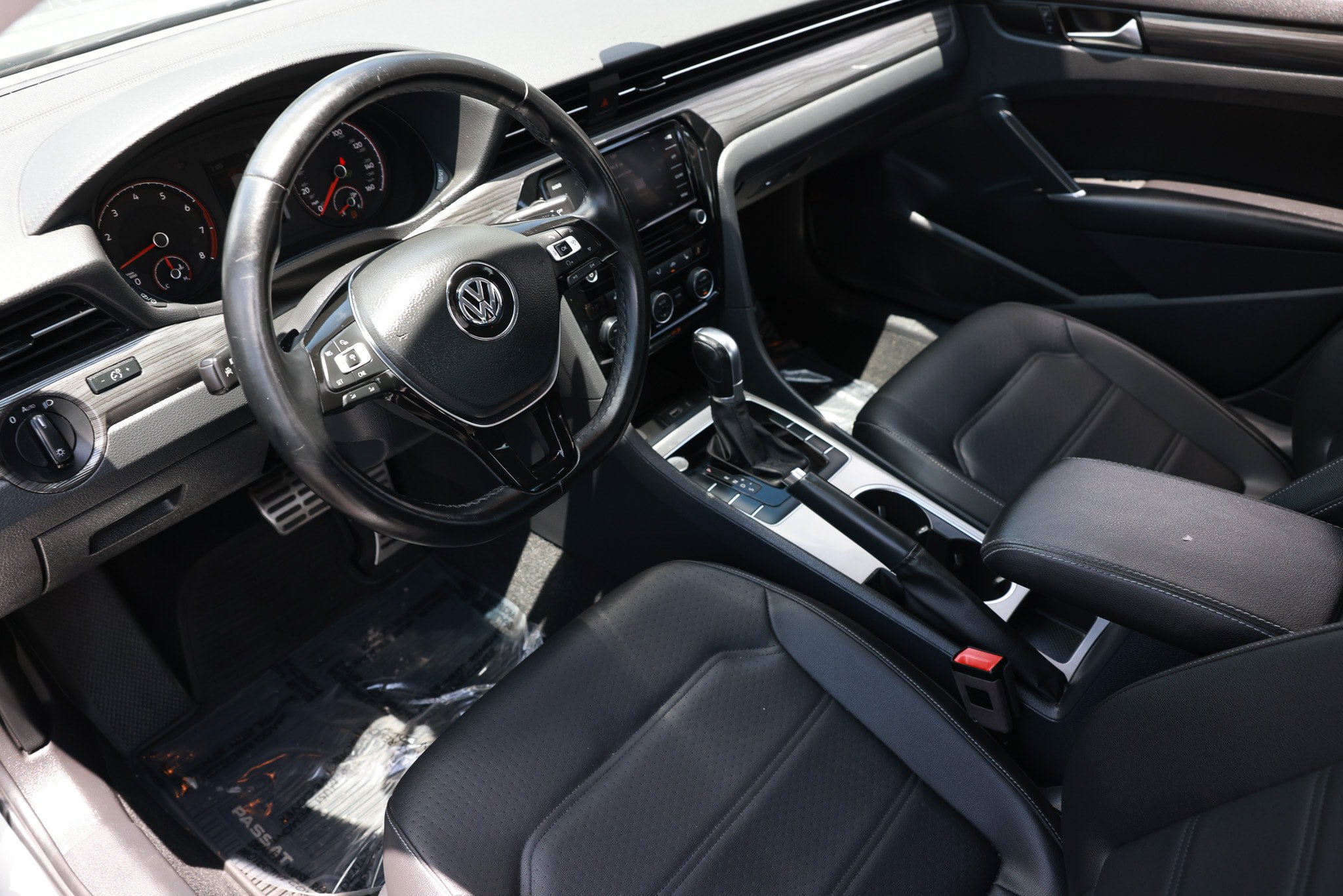 Used 2020 Volkswagen Passat 2.0T R-Line FWD image 6