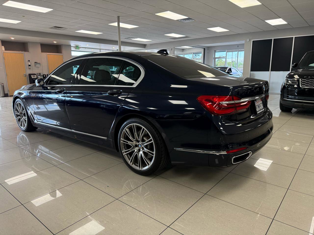 Used 2016 BMW 740i image 2