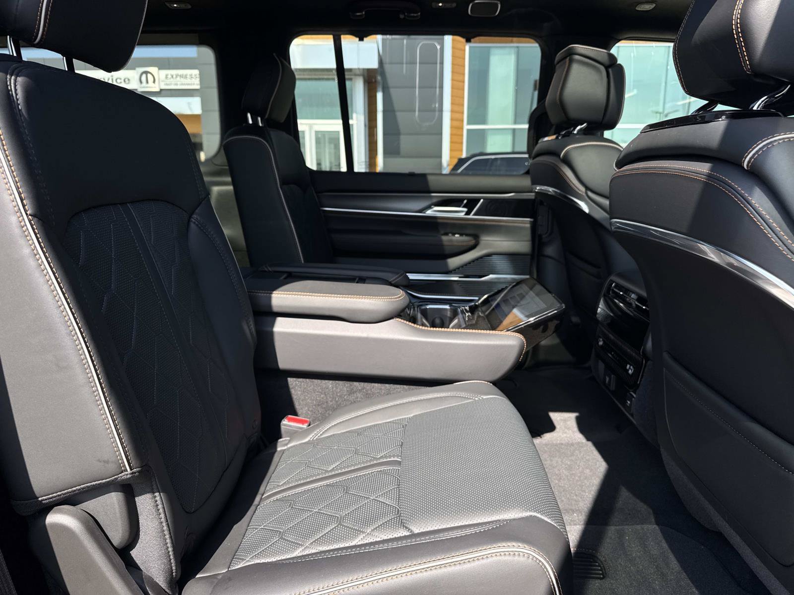 New 2026 Jeep Grand Wagoneer Summit AWD/4WD image 10