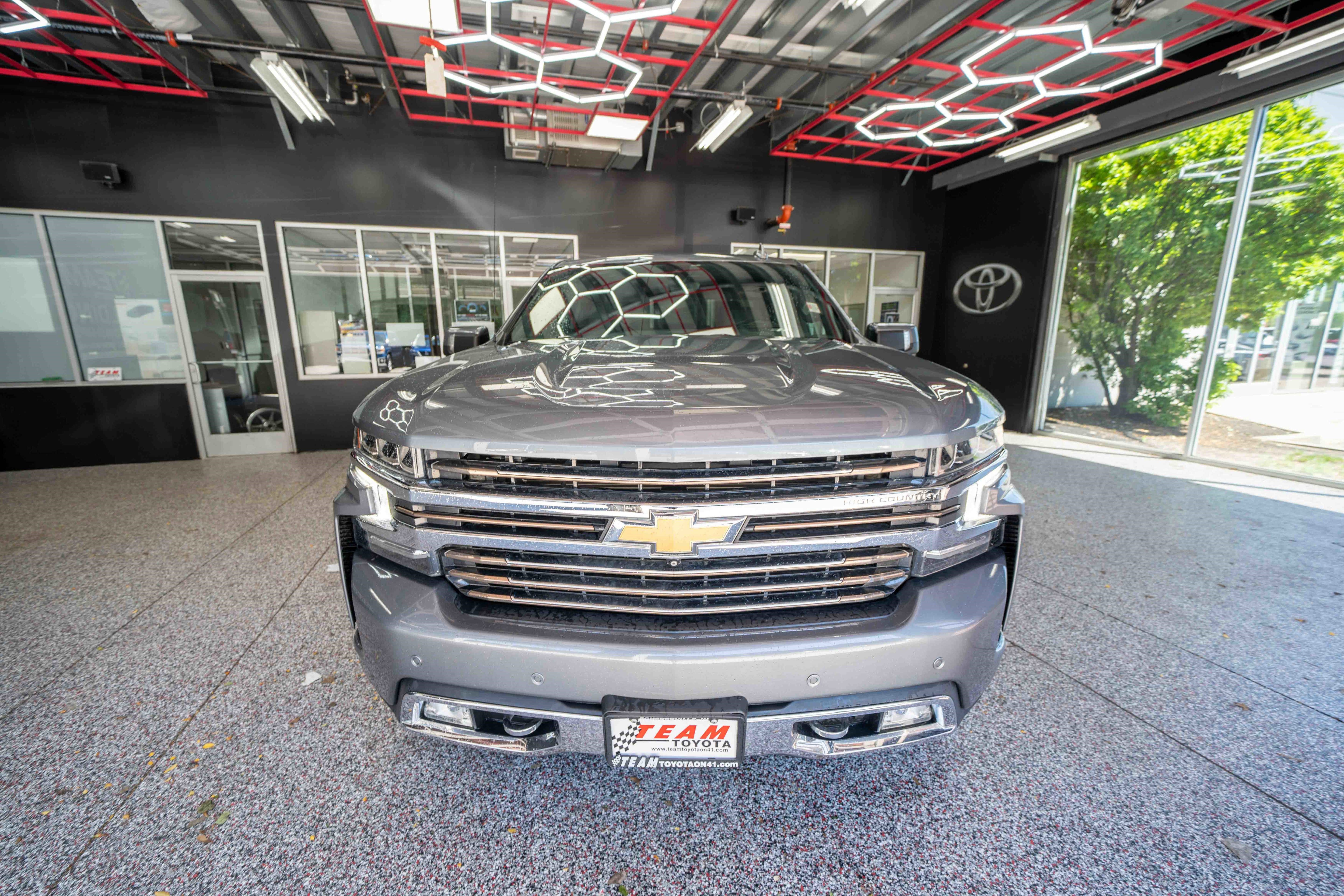Used 2021 Chevrolet Silverado 1500 High Country w/ Technology Package AWD/4WD image 6