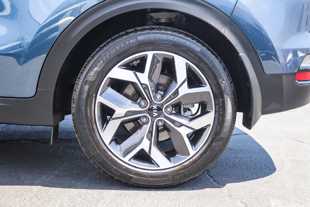 Certified 2022 Kia Sportage EX FWD image 10